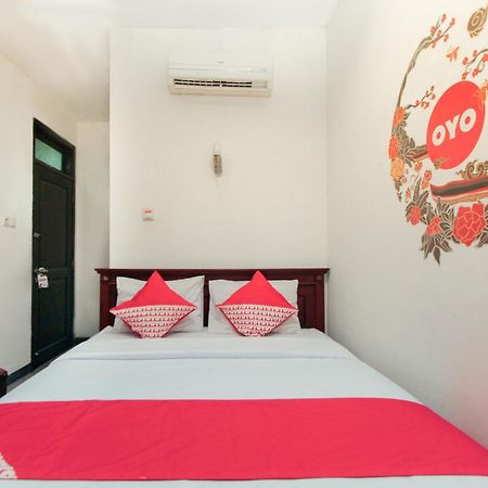 OYO 491 Uno Hotel Surabaya Exterior foto