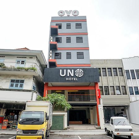 OYO 491 Uno Hotel Surabaya Exterior foto