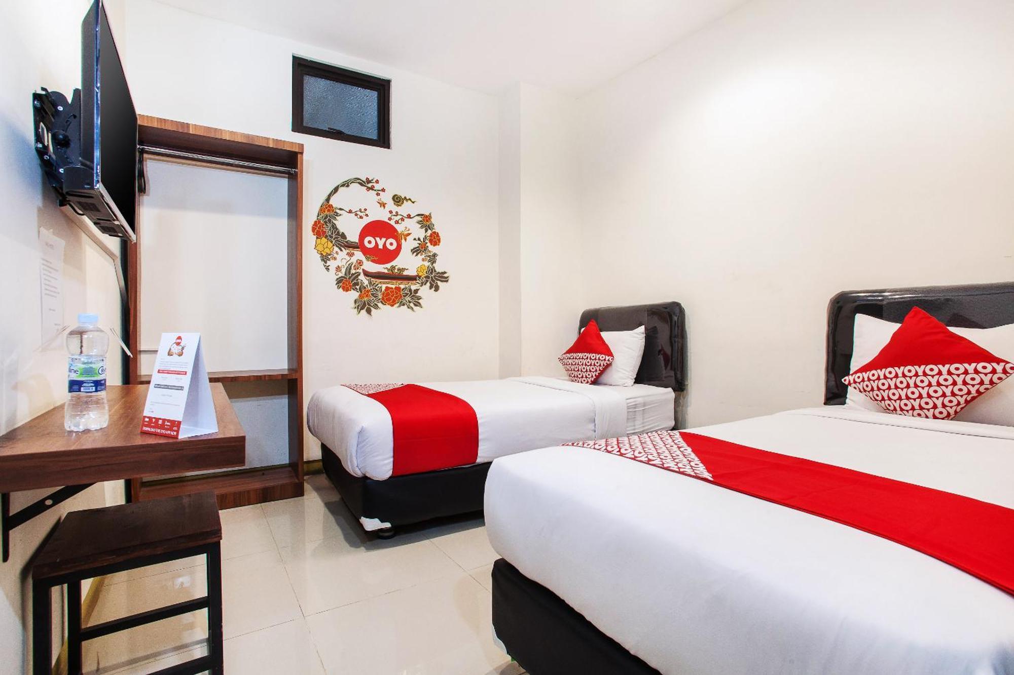 OYO 491 Uno Hotel Surabaya Exterior foto