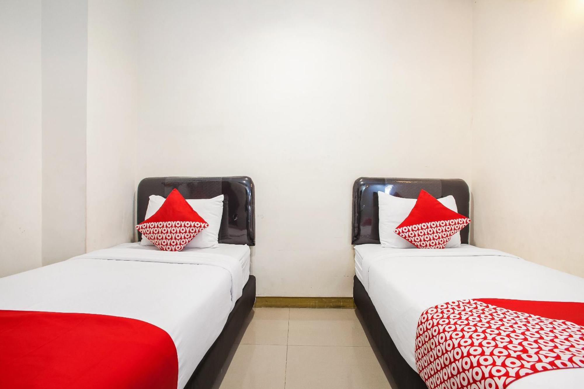 OYO 491 Uno Hotel Surabaya Exterior foto