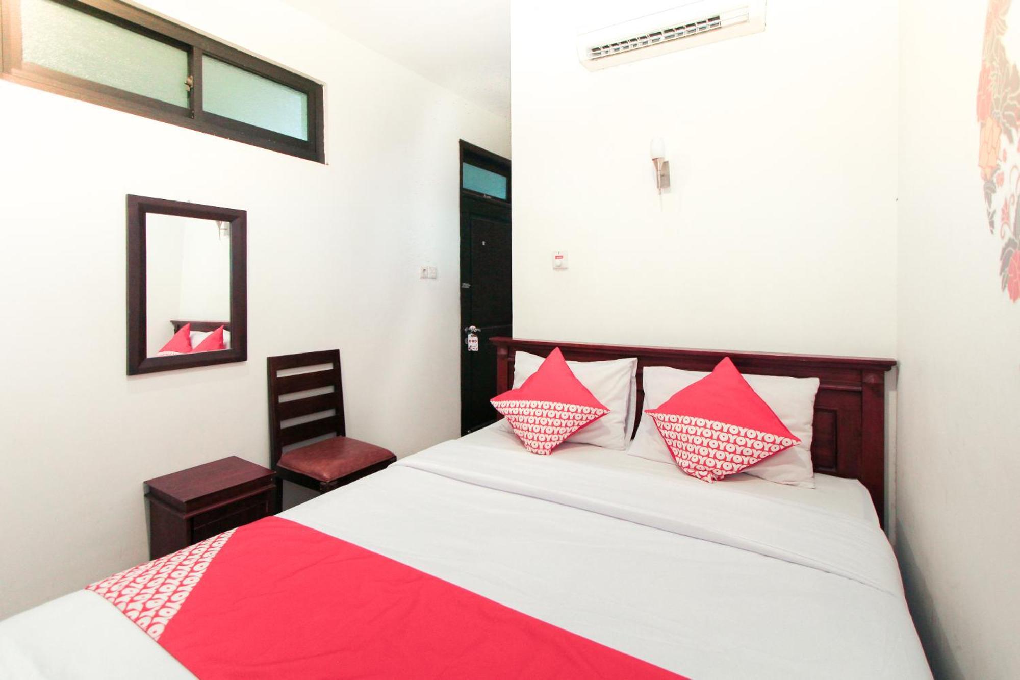 OYO 491 Uno Hotel Surabaya Exterior foto