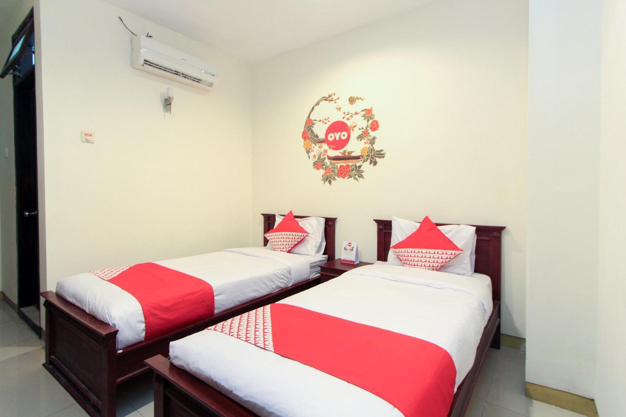 OYO 491 Uno Hotel Surabaya Exterior foto