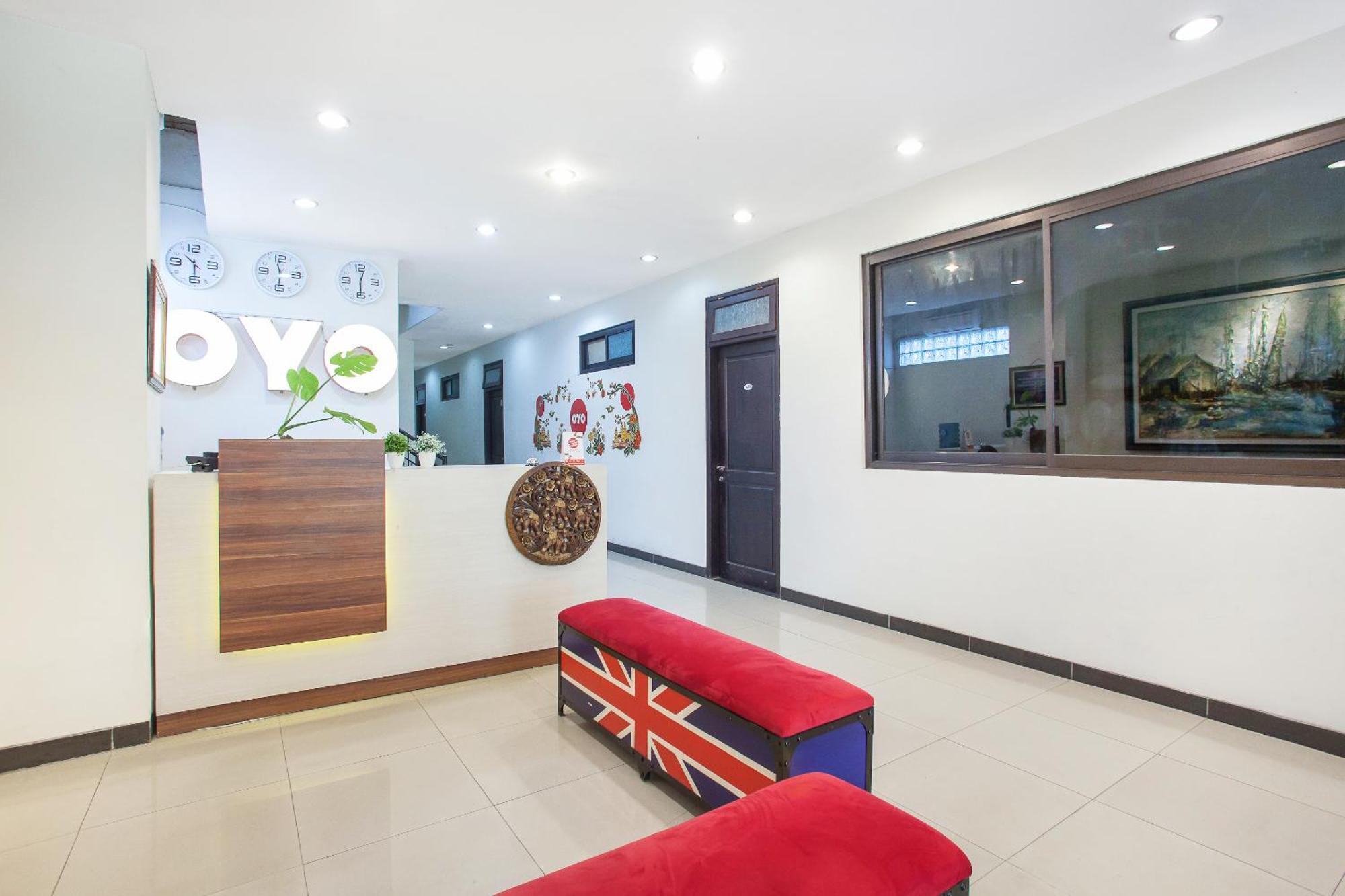 OYO 491 Uno Hotel Surabaya Exterior foto