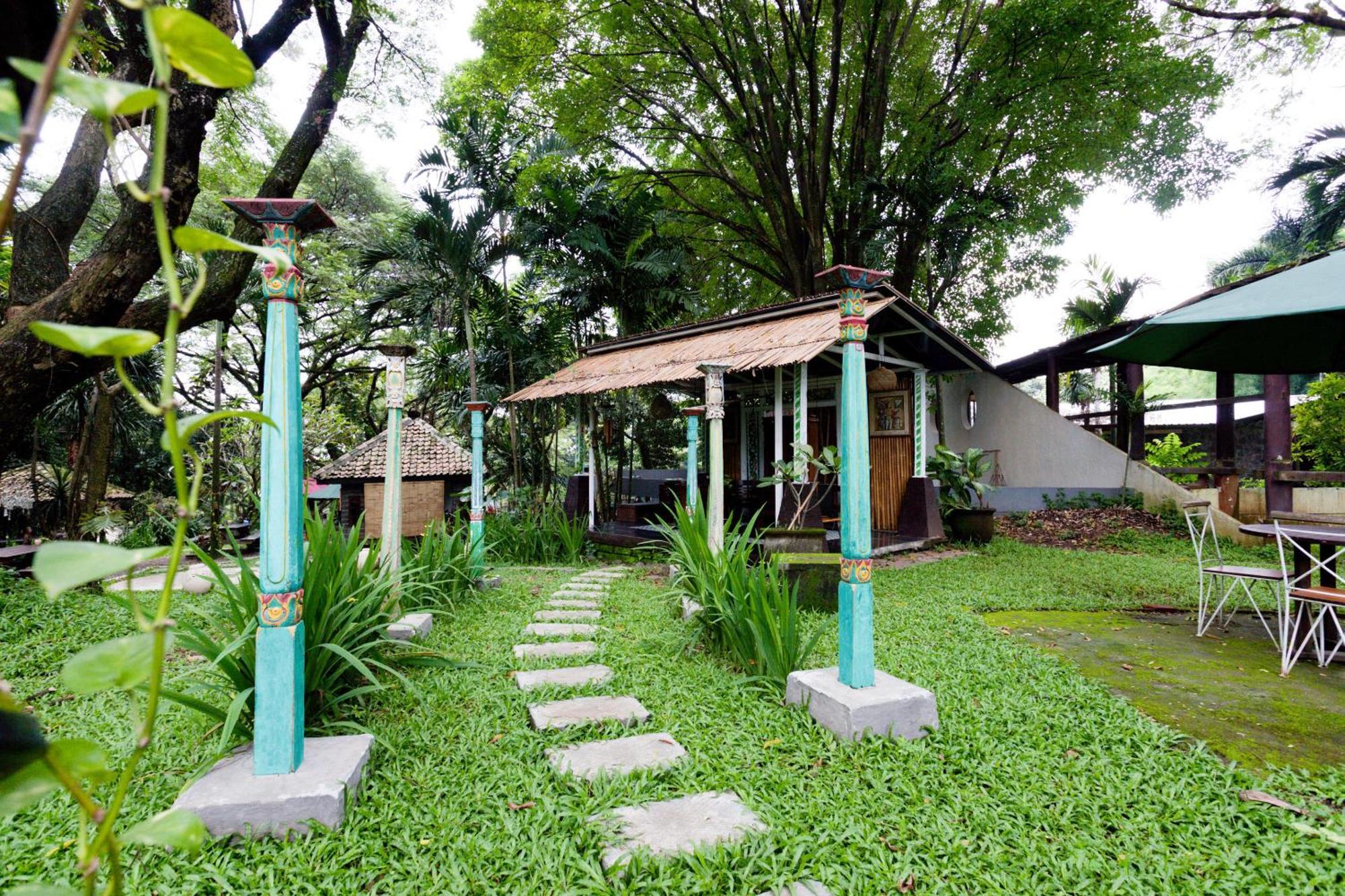 OYO 491 Uno Hotel Surabaya Exterior foto
