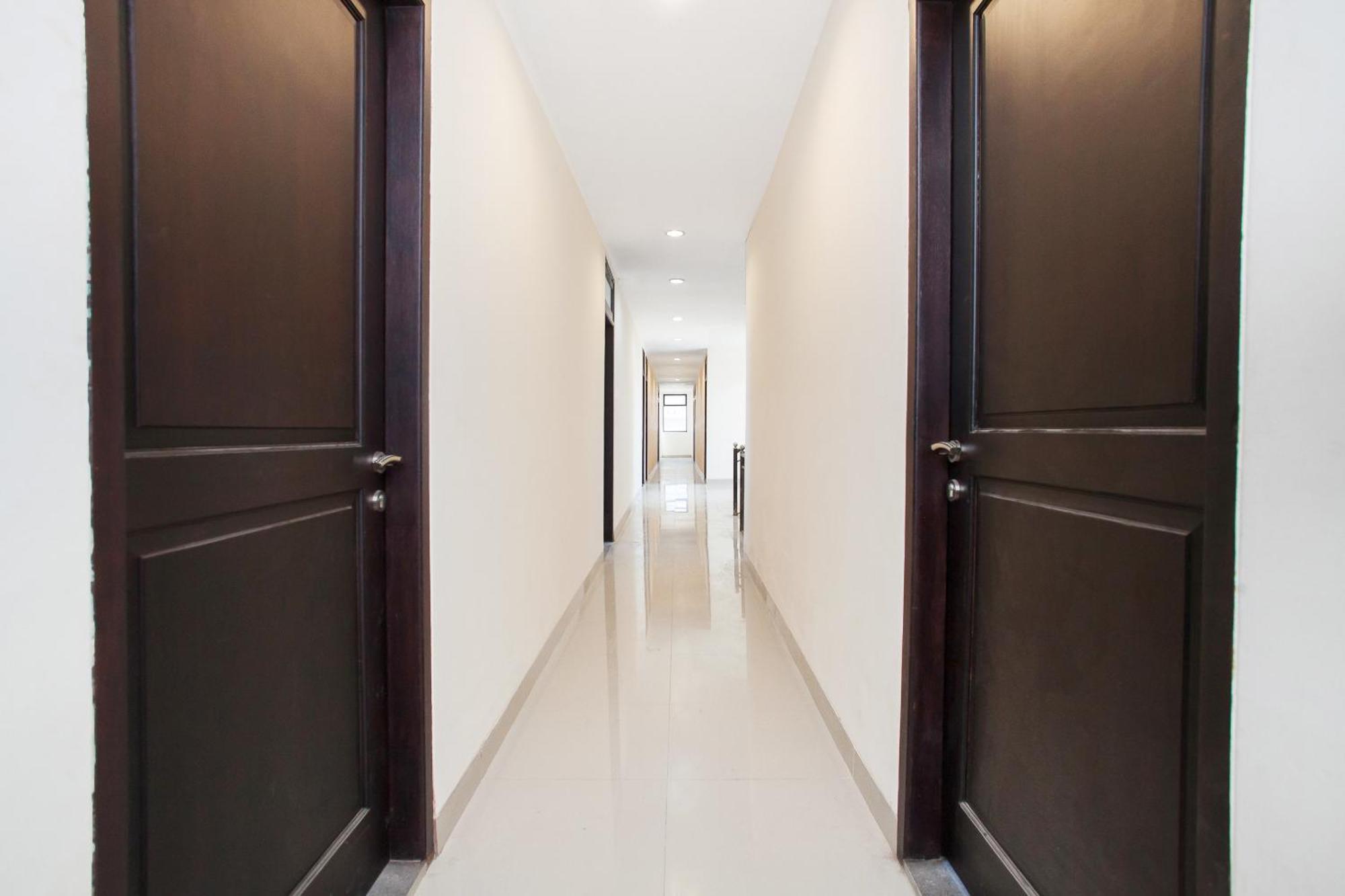 OYO 491 Uno Hotel Surabaya Exterior foto