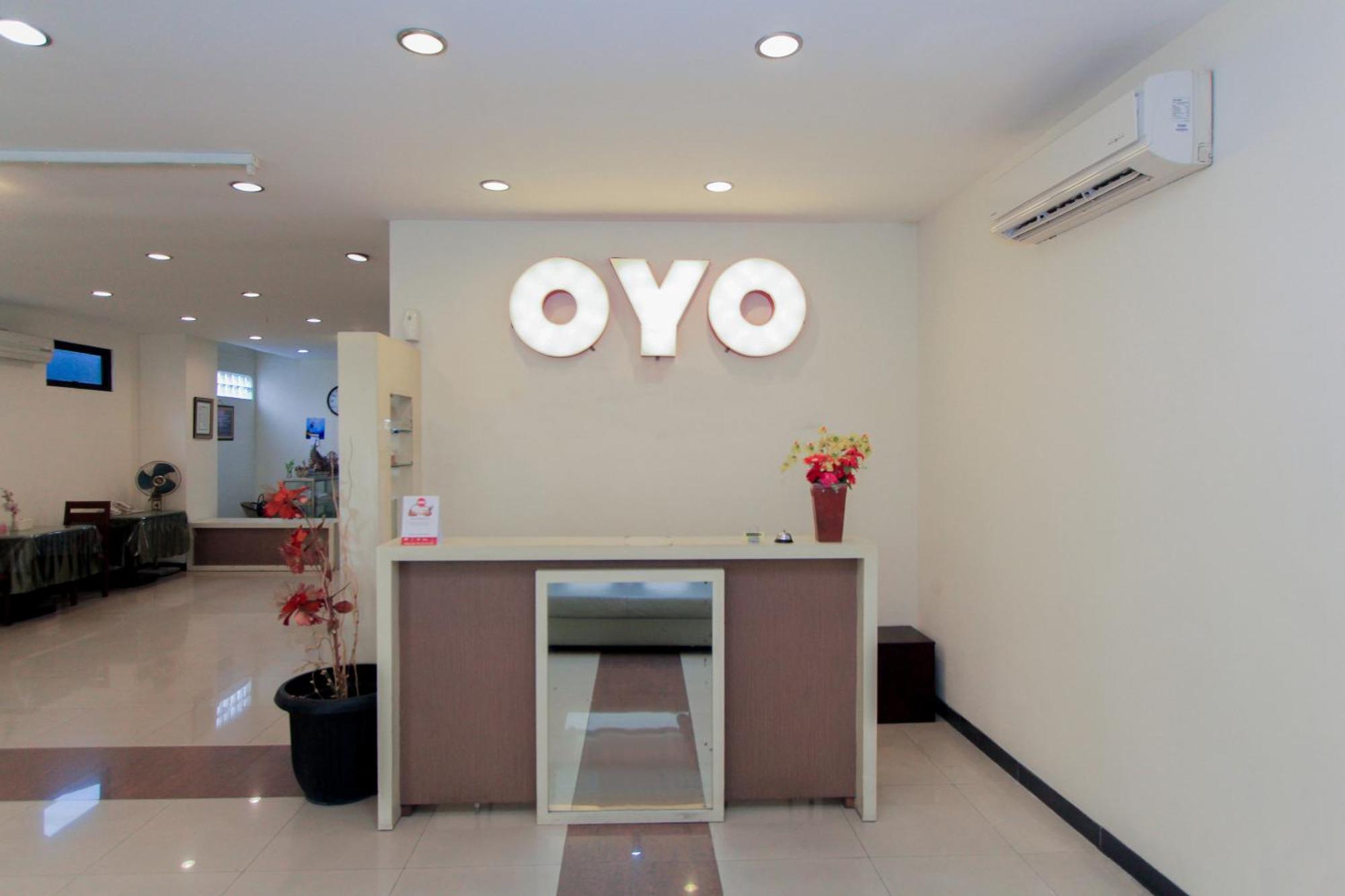 OYO 491 Uno Hotel Surabaya Exterior foto