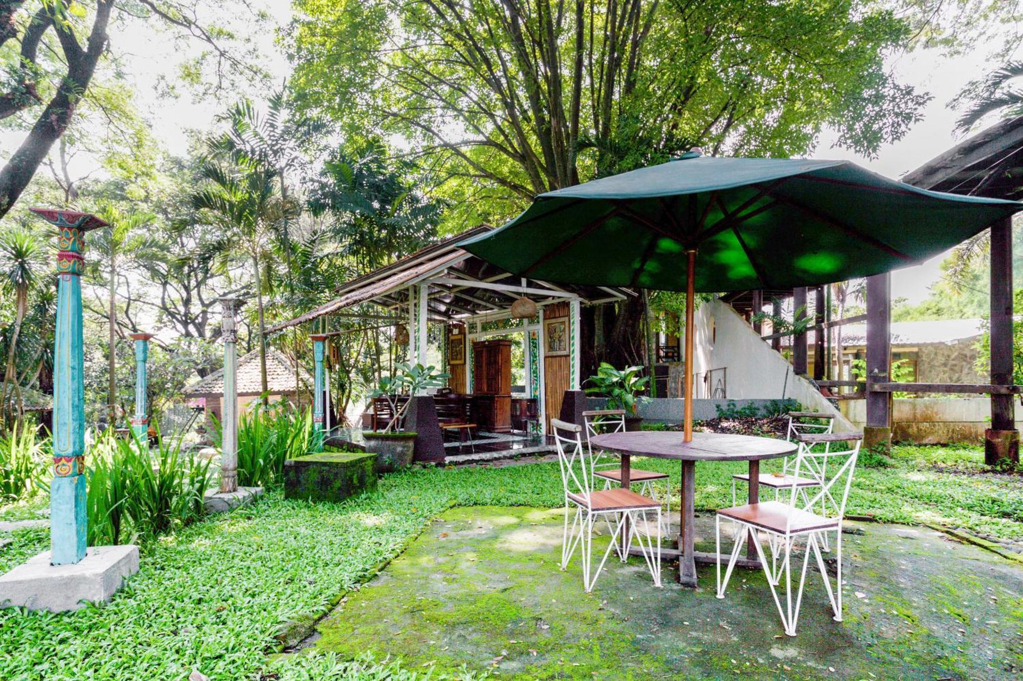 OYO 491 Uno Hotel Surabaya Exterior foto