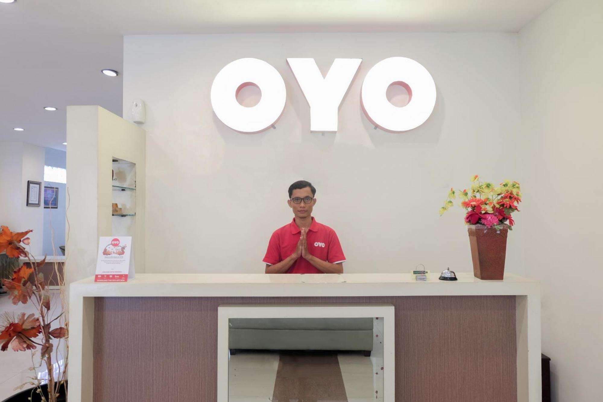 OYO 491 Uno Hotel Surabaya Exterior foto