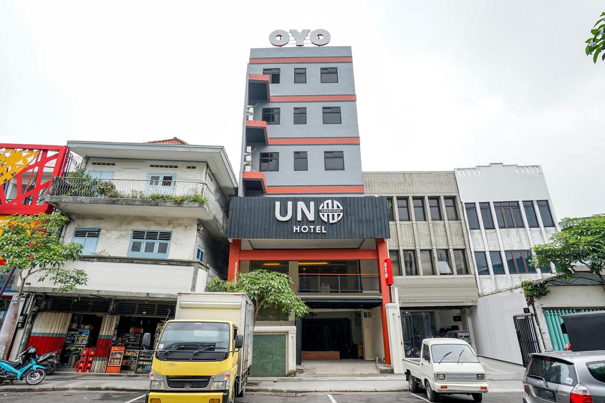 OYO 491 Uno Hotel Surabaya Exterior foto