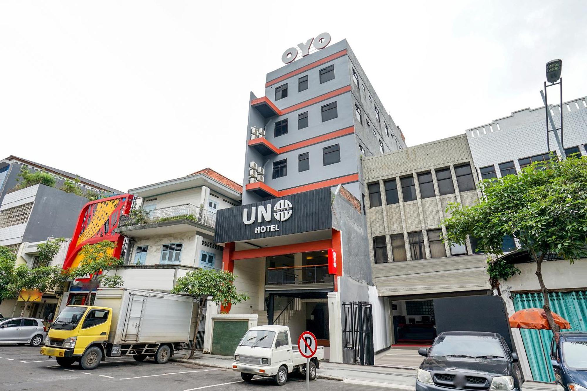 OYO 491 Uno Hotel Surabaya Exterior foto